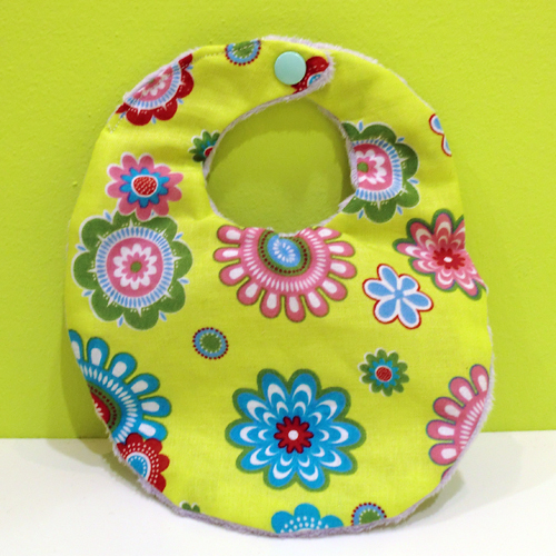 Babero pequeño Flores